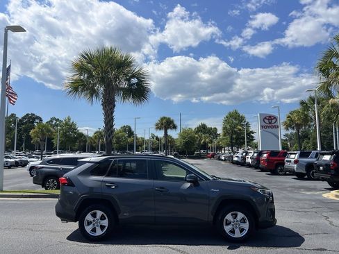 Used 2021 Toyota RAV4 XLE w/ Convenience Package AWD/4WD image 11