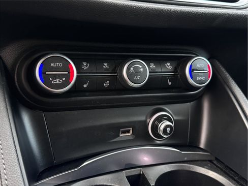 Used 2022 Alfa Romeo Stelvio Sprint image 21