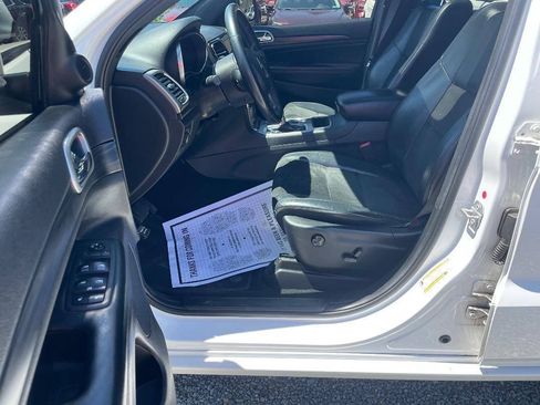 Used 2019 Jeep Grand Cherokee Altitude AWD/4WD image 10