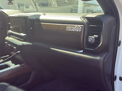 Used 2022 Chevrolet Silverado 1500 High Country w/ High Country Premium Package AWD/4WD image 27