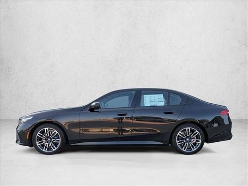 Used 2027 BMW 530i w/ M Sport Package RWD image 9