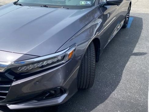 Used 2021 Honda Accord Touring image 3