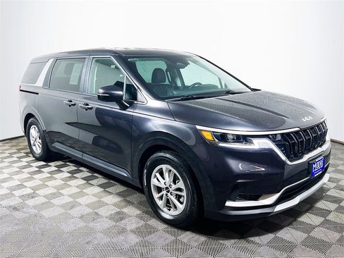 Used 2024 Kia Carnival LX image 1