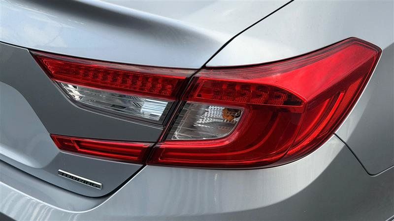 Used 2018 Honda Accord Touring image 14