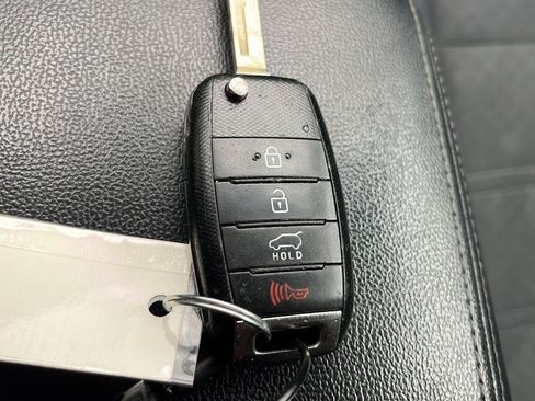 Used 2017 Kia Sorento AWD image 36
