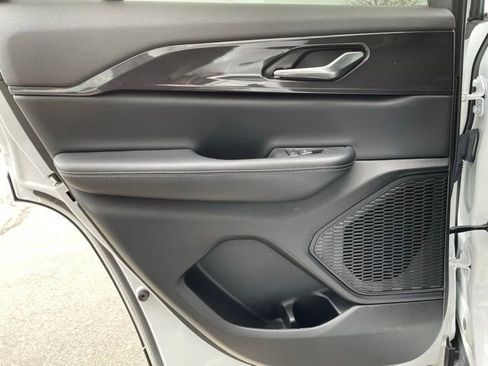 Used 2023 Jeep Grand Cherokee Altitude image 26