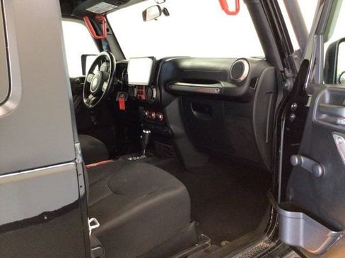 Used 2016 Jeep Wrangler Sport w/ Connectivity Group AWD/4WD image 10