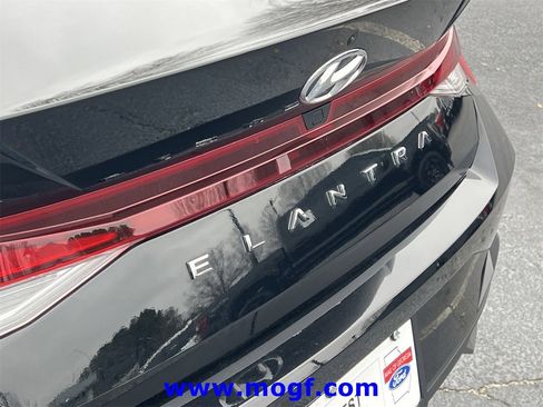 Used 2023 Hyundai Elantra SEL w/ Cargo Package image 28