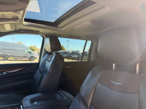Used 2020 Cadillac Escalade ESV Premium Luxury image 14