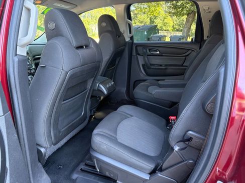 Used 2015 Chevrolet Traverse LT w/ Style and Technology Package image 18