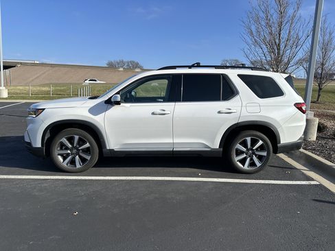 Used 2024 Honda Pilot Touring image 7