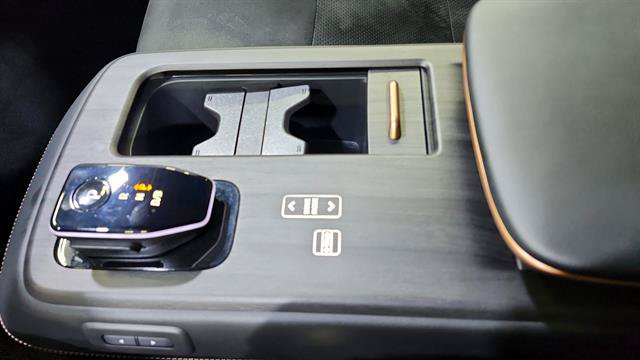 Certified 2024 Nissan Ariya AWD image 15