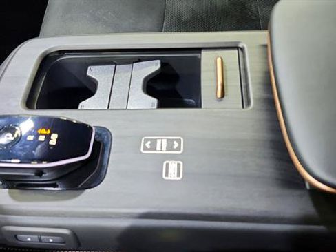 Certified 2024 Nissan Ariya AWD image 15