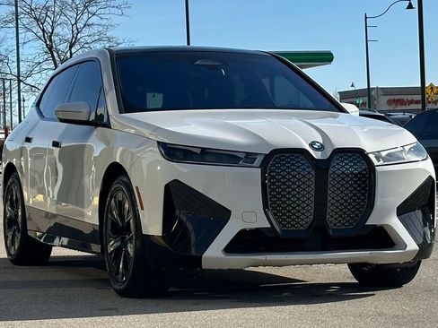 Used 2022 BMW iX xDrive50 w/ Sport Package image 14