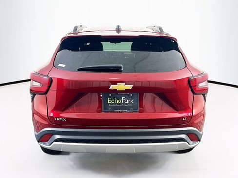Used 2025 Chevrolet Trax LT w/ LT Convenience Package image 7