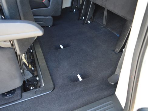 Used 2013 Dodge Grand Caravan SE image 21