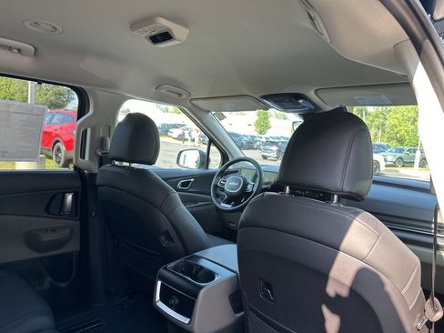 New 2026 Kia Carnival EX image 18