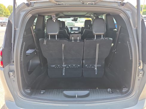 Certified 2025 Chrysler Pacifica Limited FWD image 10