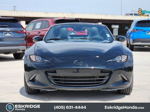 Used 2021 MAZDA MX-5 Miata RF Grand Touring RWD image 2
