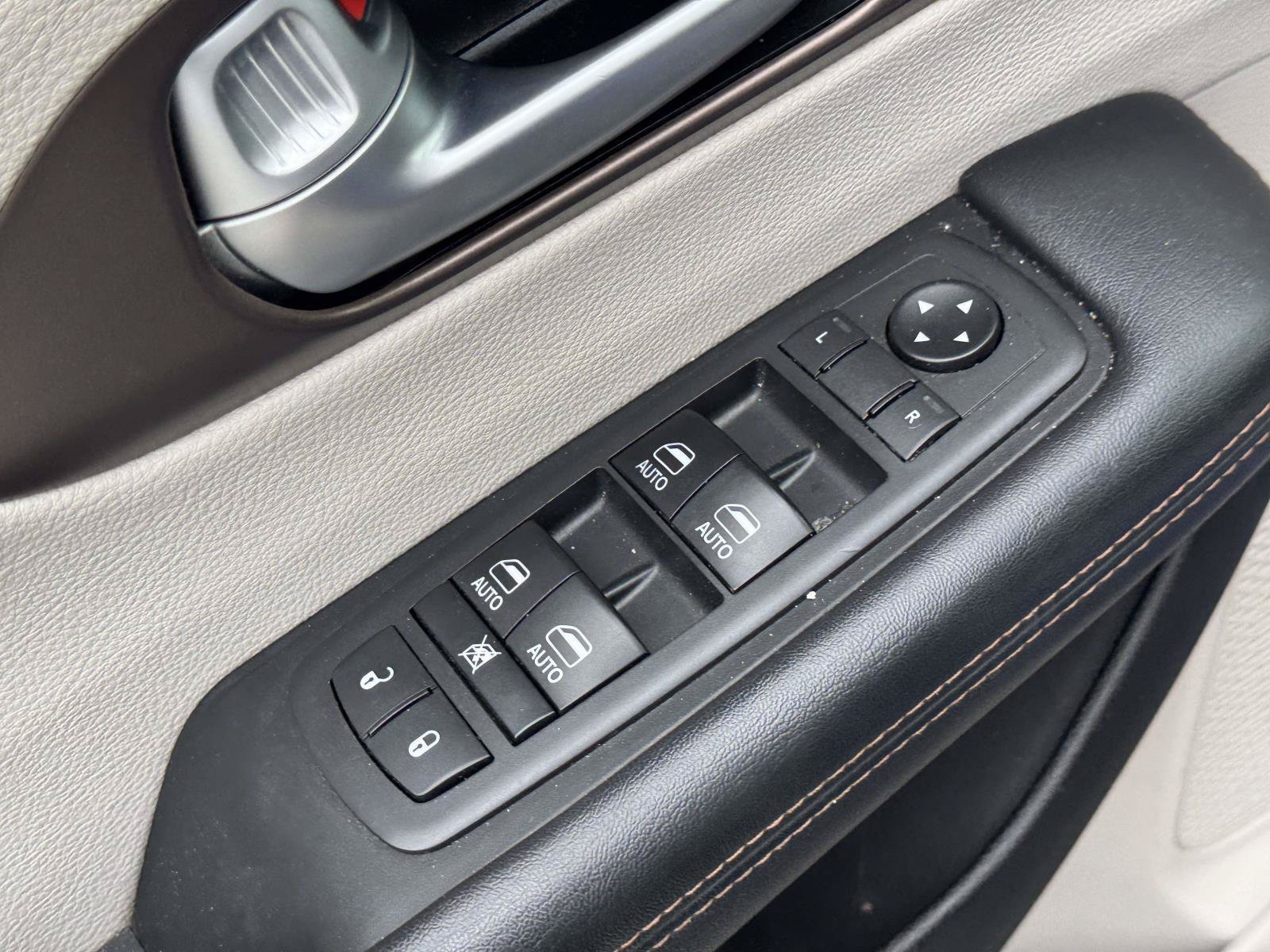 Used 2018 Chrysler Pacifica Touring-L Plus FWD image 15