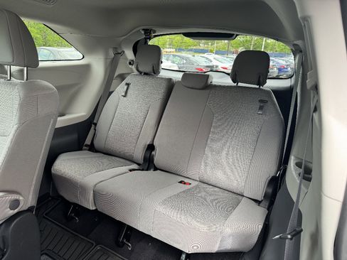 Used 2024 Toyota Sienna LE AWD/4WD image 10