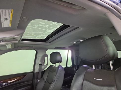 Used 2019 Cadillac Escalade Luxury AWD/4WD image 33