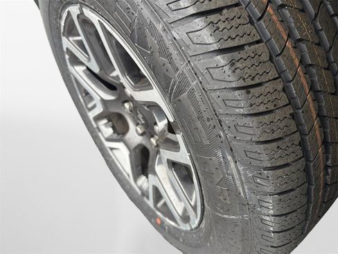 Certified 2025 RAM 1500 Laramie image 19