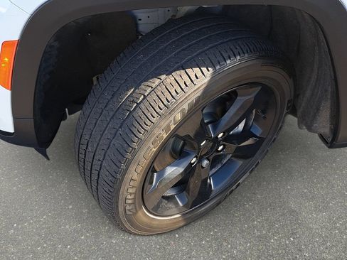 Certified 2023 Jeep Grand Cherokee L Altitude AWD/4WD image 35