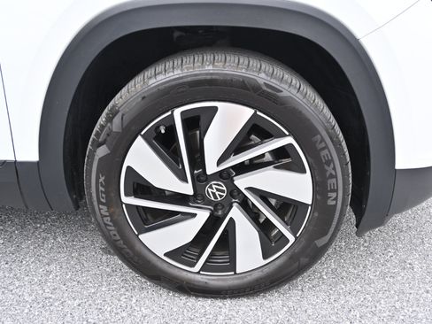 Used 2024 Volkswagen Atlas SE image 38