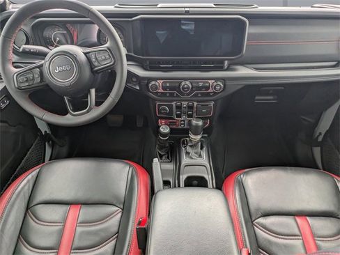 Used 2024 Jeep Wrangler Unlimited Rubicon image 15