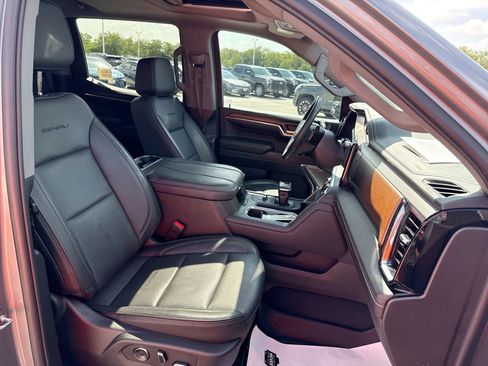 Used 2024 GMC Sierra 1500 Denali w/ Technology Package AWD/4WD image 25