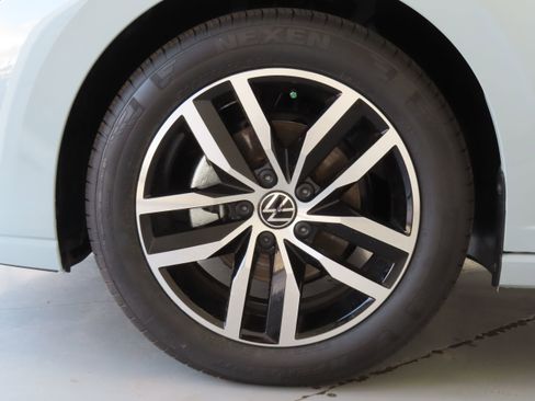 New 2026 Volkswagen Jetta SE FWD image 27