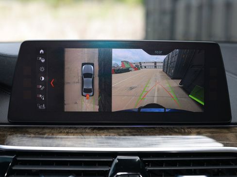 Used 2018 BMW M550i xDrive image 46