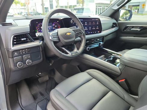 Used 2026 Chevrolet Suburban LT RWD image 20