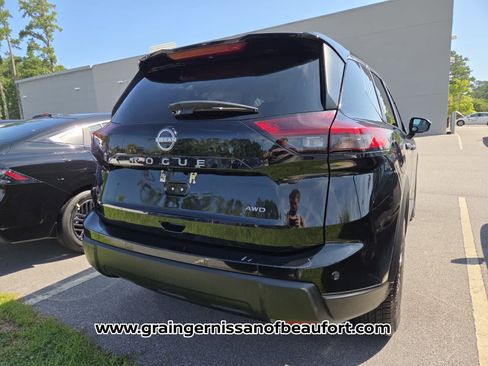 Used 2024 Nissan Rogue S AWD/4WD image 9