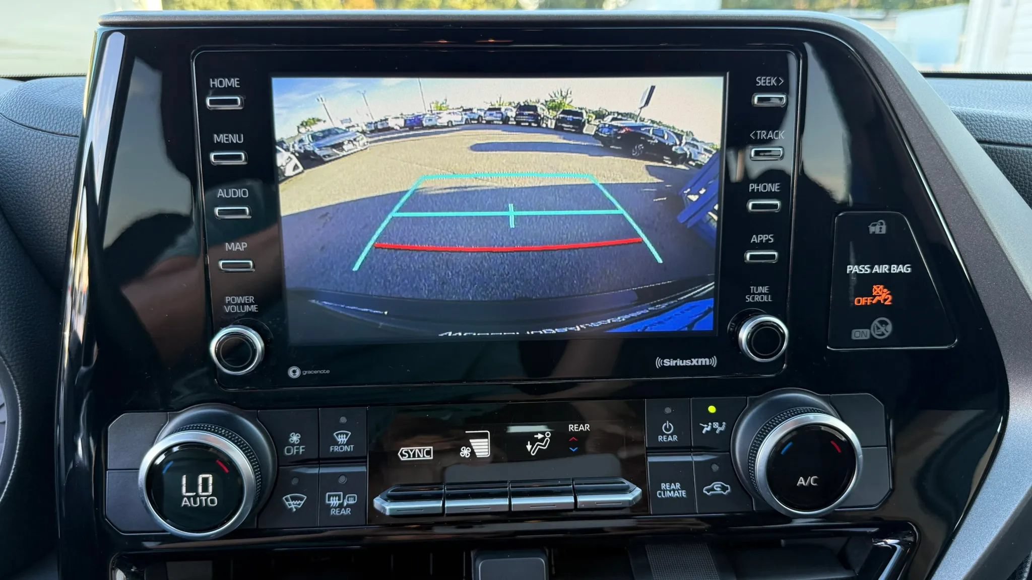 Used 2020 Toyota Highlander L AWD/4WD image 20