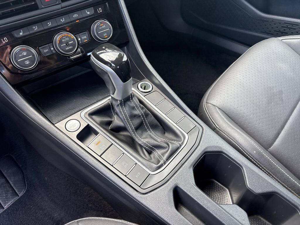 Used 2024 Volkswagen Jetta SE FWD image 25