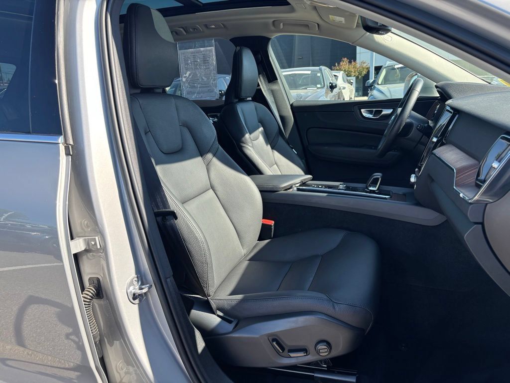 Certified 2023 Volvo XC60 B5 Plus w/ Climate Package AWD/4WD image 20