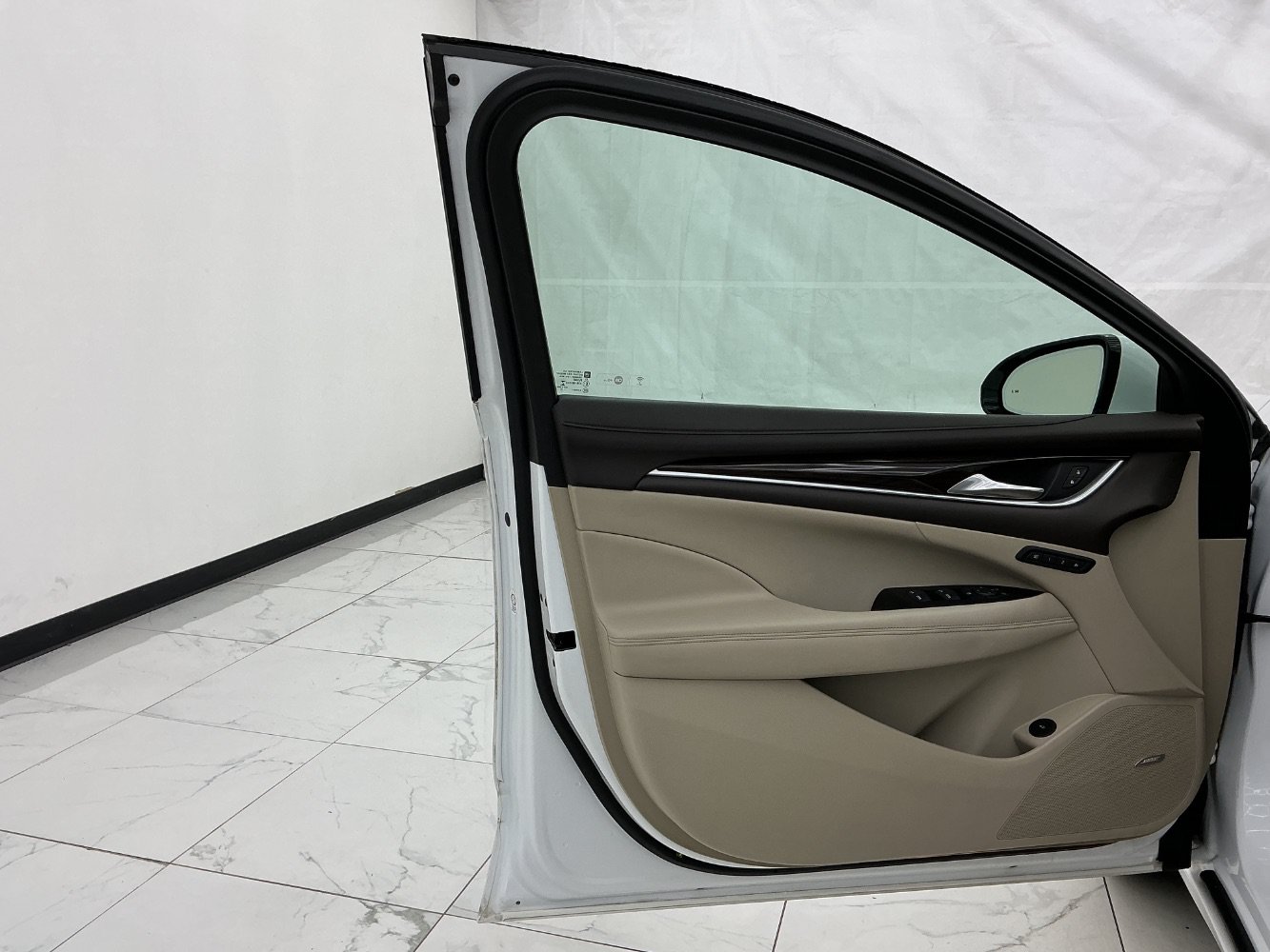 Used 2017 Buick LaCrosse Essence w/ Sun and Shade Package FWD image 18