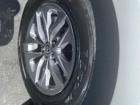 Used 2023 Toyota Sienna XLE image 18