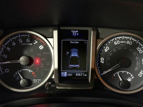 Used 2022 Toyota Tacoma SR5 AWD/4WD image 13