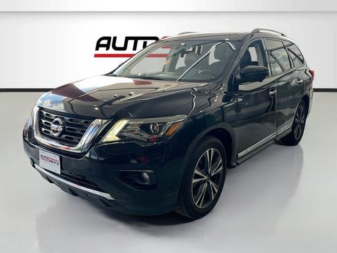 Used 2020 Nissan Pathfinder Platinum image 3