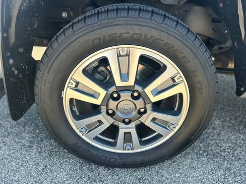 Used 2021 Toyota Tundra Platinum AWD/4WD image 46