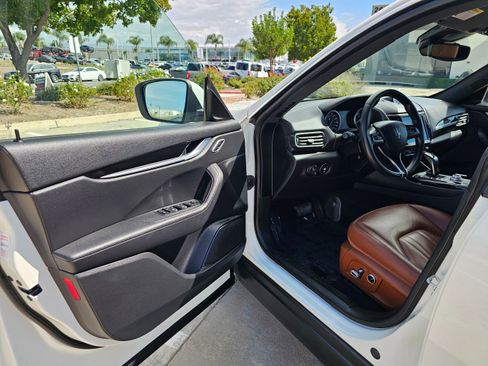 Used 2022 Maserati Levante GT image 15