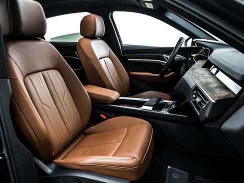 Used 2022 Audi e-tron Premium image 7