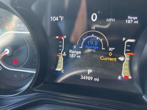 Used 2025 Jeep Wrangler Unlimited Sahara AWD/4WD image 9