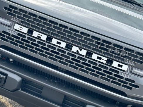 New 2023 Ford Bronco Badlands image 3