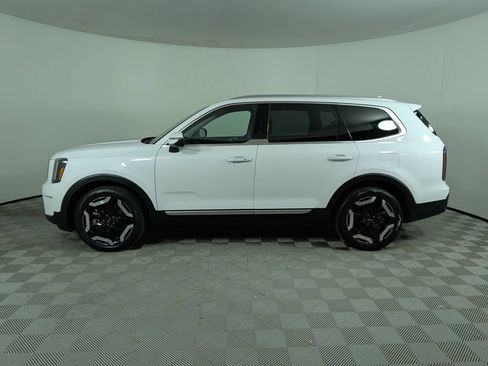 Used 2024 Kia Telluride EX w/ EX Captain's Chair Package FWD image 6