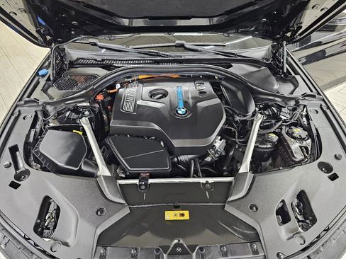 Used 2019 BMW 530e w/ Premium Package image 43