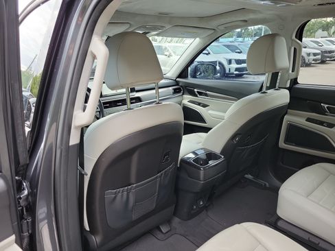 Certified 2022 Kia Telluride SX w/ SX Prestige Package AWD/4WD image 17